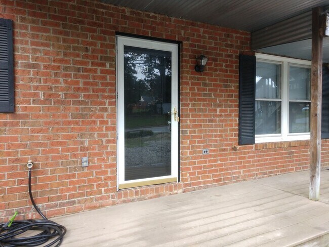 Building Photo - 1006 W Barton St
