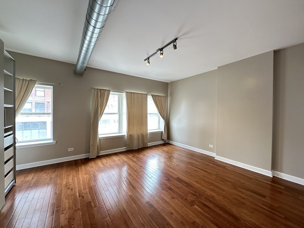 Building Photo - 674 N Orleans St