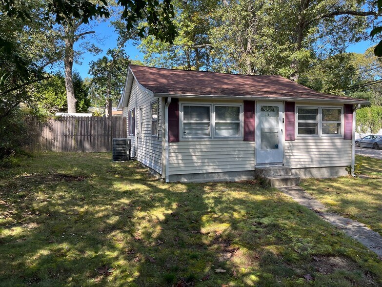 Building Photo - 15 Lulu Dr