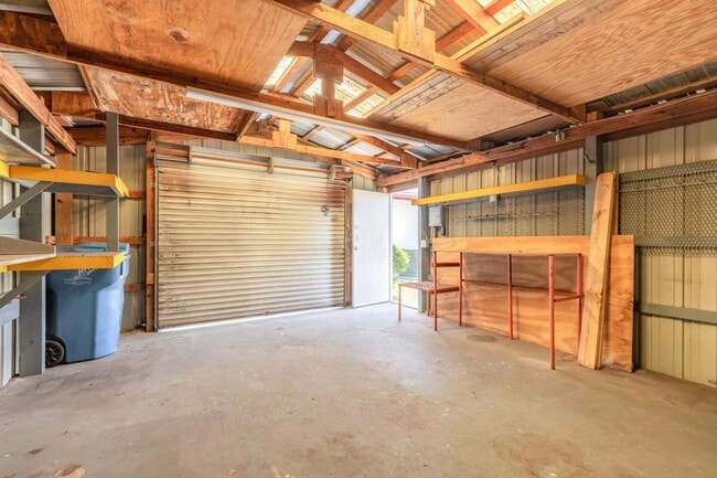 Building Photo - 2/1 plus bonus room in Holly Hill