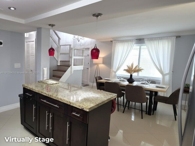 Building Photo - 3282 N Pine Island Rd