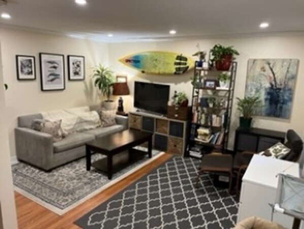 Building Photo - 107 Chandler St