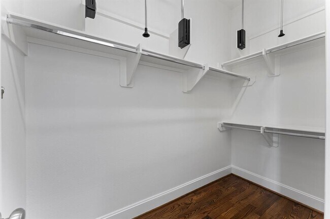 Building Photo - 1038 E 29th St