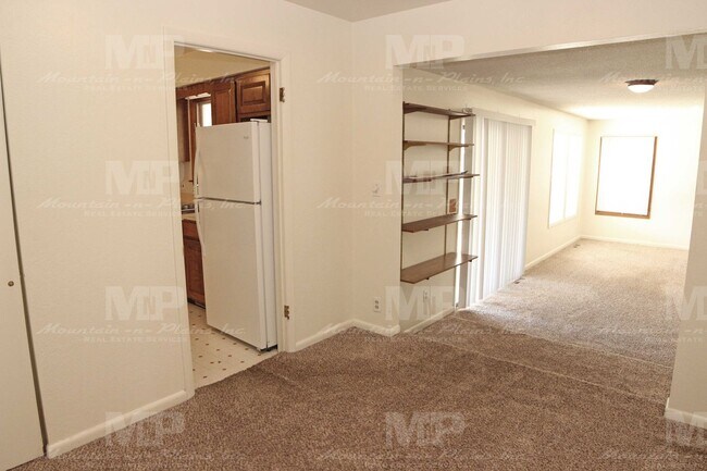 Building Photo - 1215 Lynnwood Dr