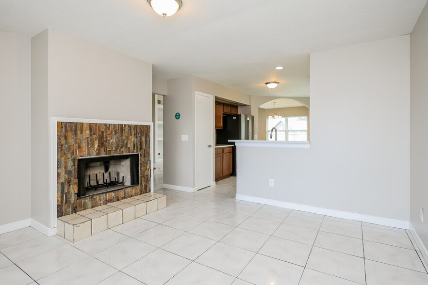 Building Photo - 305 Palmview Ct