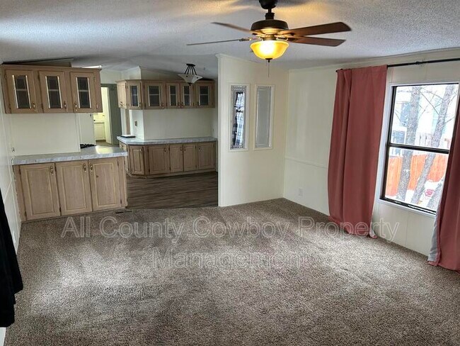 Building Photo - 4746 E Skyline Dr