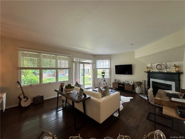 Building Photo - 220 Half Moon Bay Dr