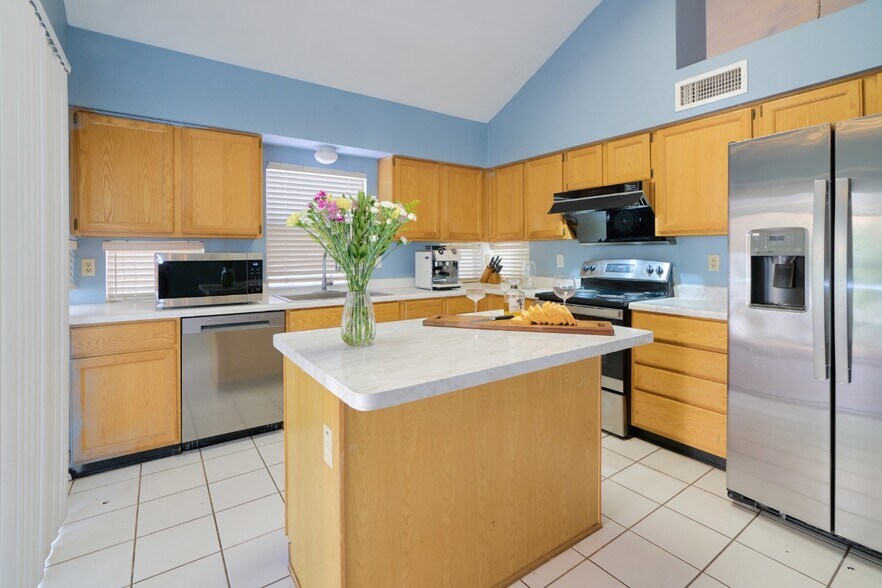 Building Photo - 1317 N Palmsprings Dr