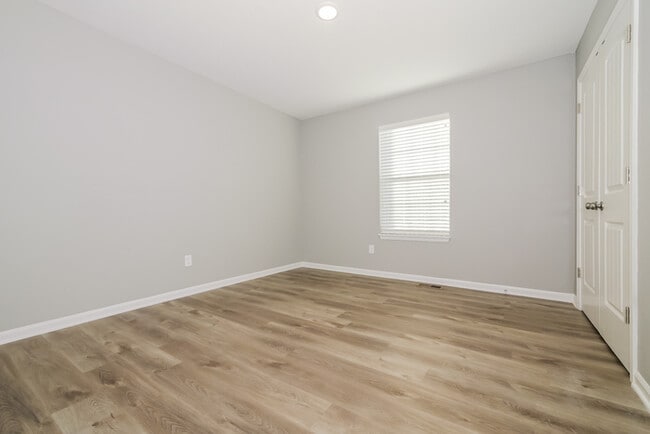 Building Photo - Fantastic 4bd/3ba home! Let yourself in!