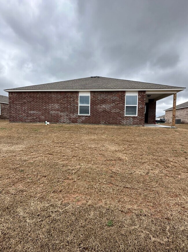 Building Photo - PRELEASING NOW | 3 Bed, 2 Bath Home with Open Layout in East Village