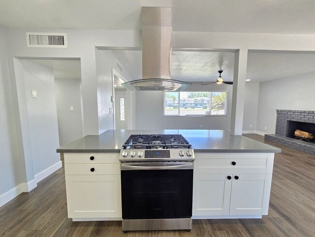 Building Photo - ? Modern 3-Bed, 2-Bath Home with Gorgeous ...