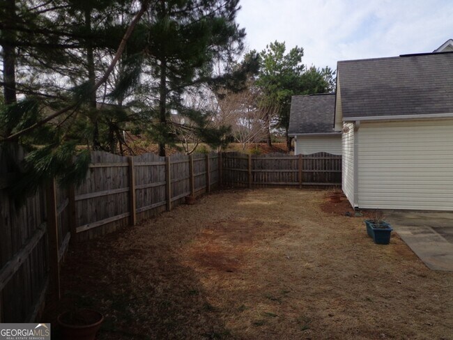 Building Photo - 2 Mill Ridge Pl