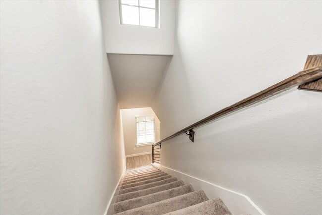 Building Photo - 10651 Whitejacket