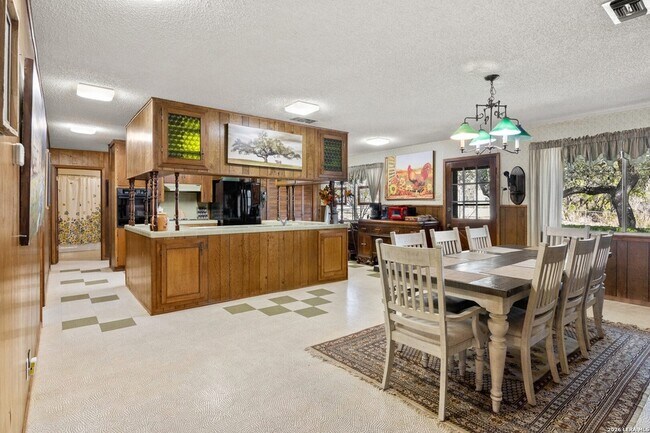 Building Photo - 118 Buffalo Springs Crossing