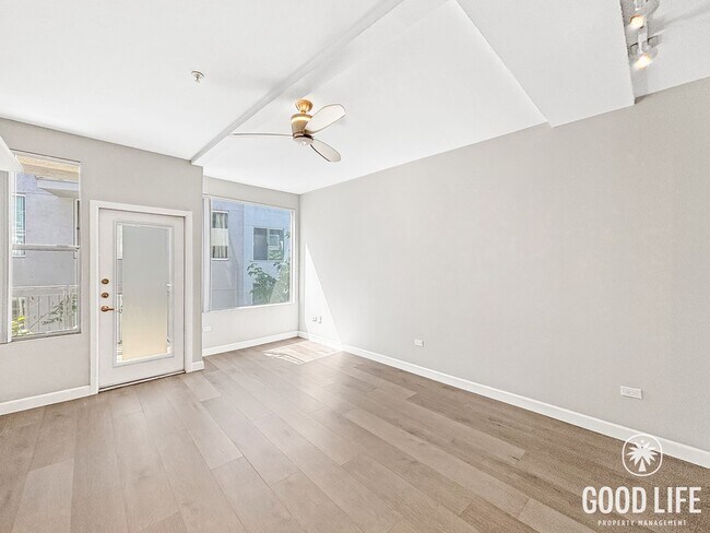 Building Photo - Sleek 1B/1BA Condo in the Heart of Marina District with A/C, In-Unit W/D & Reserved Parking!