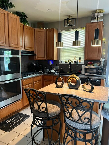 Building Photo - 6803 Lantana Dr