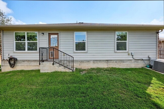Building Photo - 10905 Ukaoma Wy