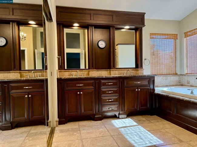 Building Photo - 5179 Keller Ridge Dr