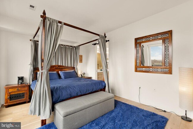 Building Photo - 1550 11th St NW