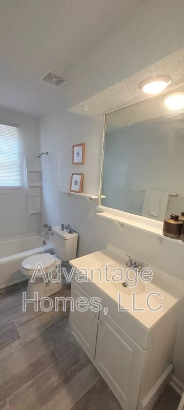 Building Photo - 720-726 N 70th St