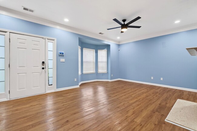 Building Photo - 5495 Hampton Ct