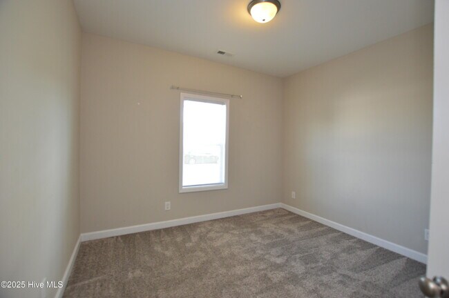 Building Photo - 222 Lakeside Dr