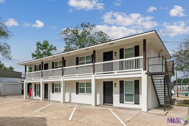 Building Photo - 212 Centerville St NE