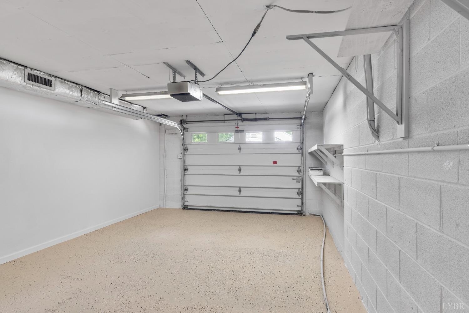 Garage - 1704 Danbury Dr