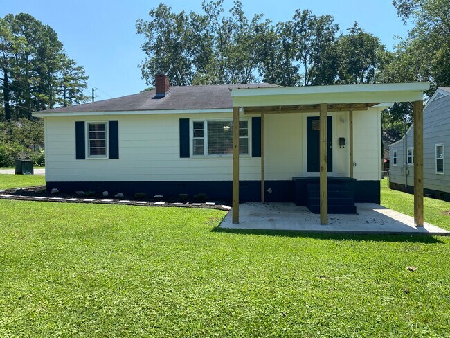 Building Photo - 1622 McCullough Ave NE