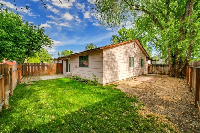 Building Photo - 3 bed 1 bath Home on the Boise Bench!