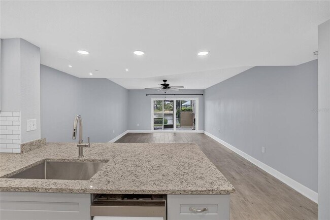 Building Photo - 1028 Apollo Beach Blvd