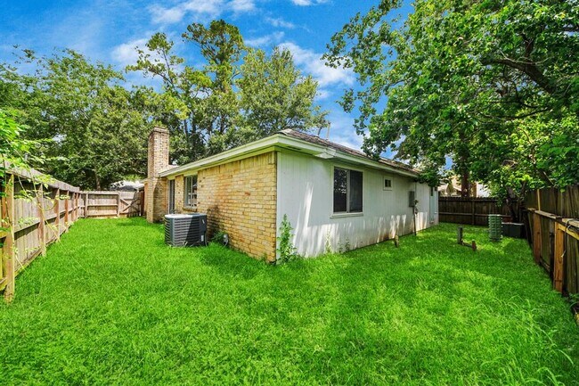 Building Photo - 2622 Heather Knoll Dr
