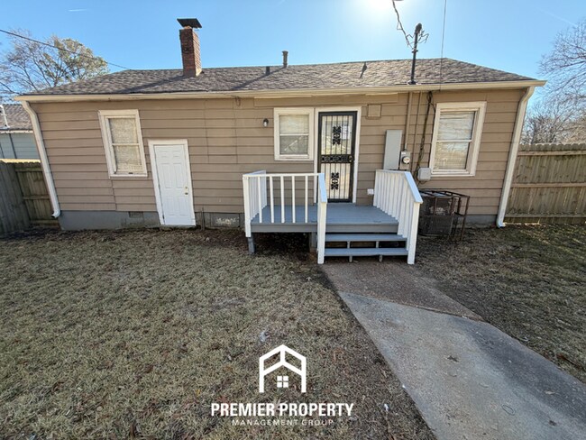 Building Photo - Charming 3-Bedroom Memphis Rental with Hardwood Floors & Fenced Backyard