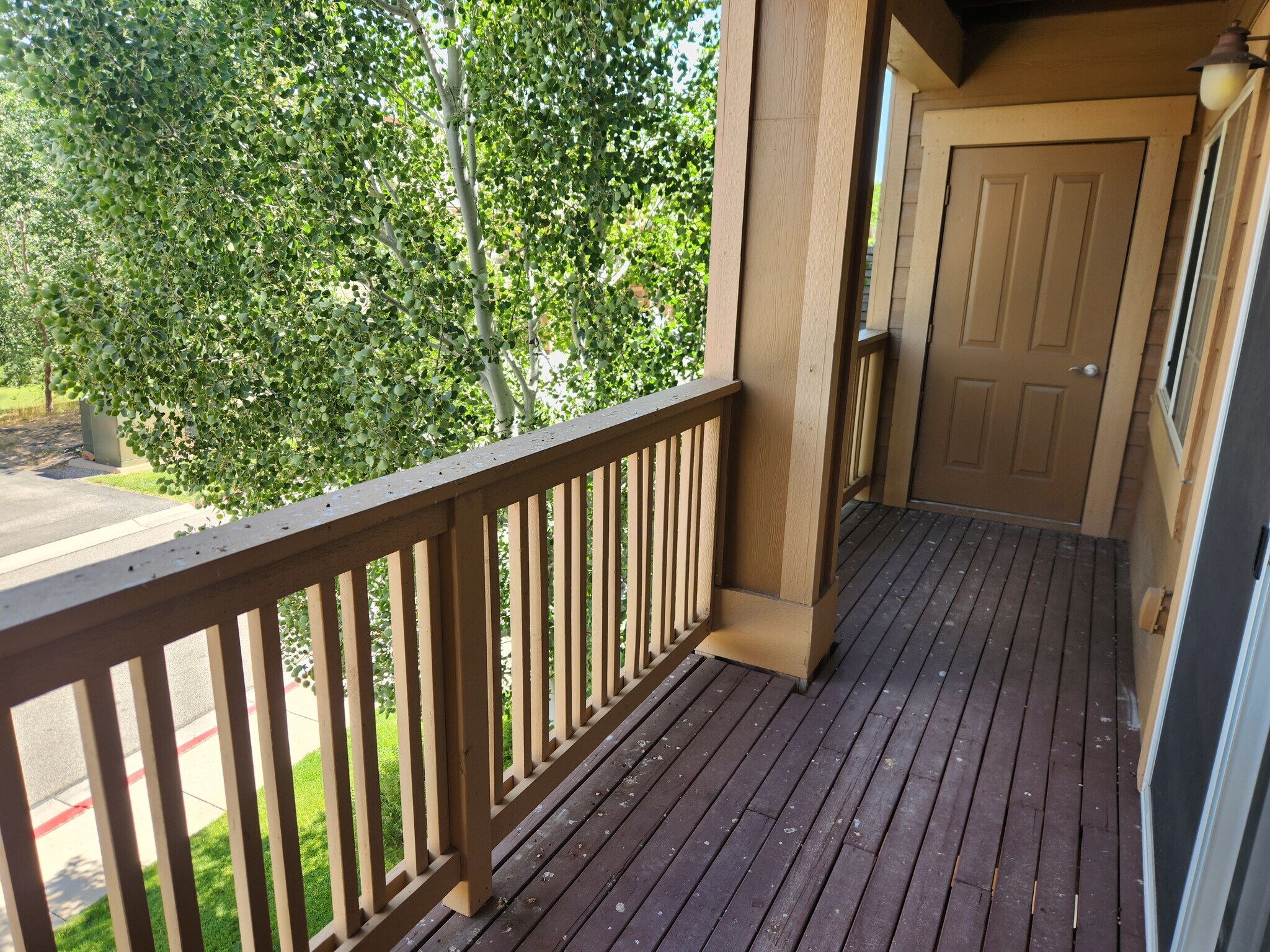 Shaded balcony - 520 River View Dr