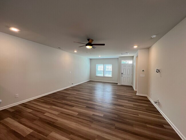 Building Photo - 208 Sagecroft Ln