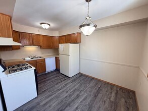 Building Photo - Indian Village Apartments 2 Bedroom/1.5 Bath - Third Floor Apartment