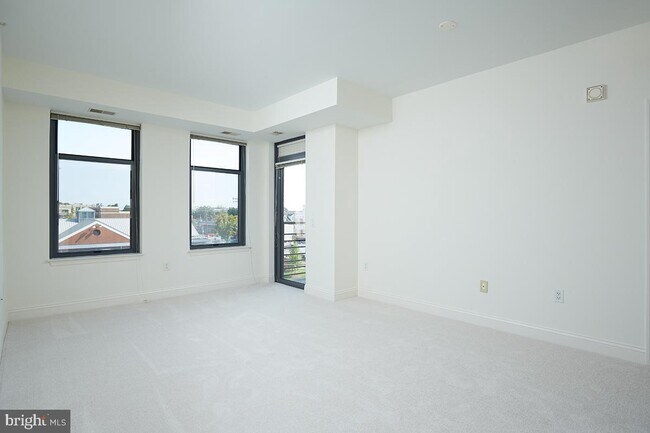 Building Photo - 525 N Fayette St