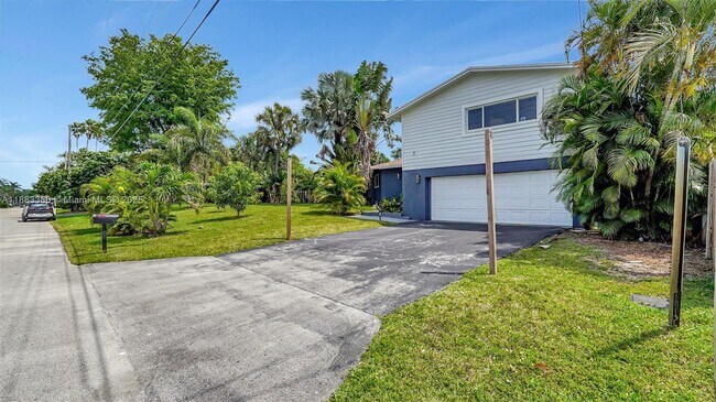 Building Photo - 2700 SW 34th Ave