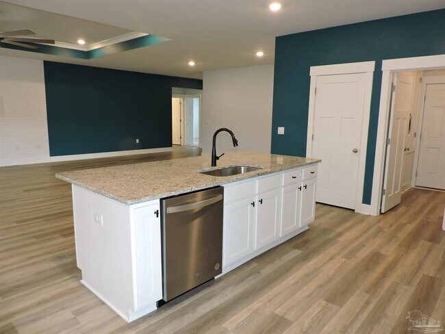 Building Photo - 10696 Davenport Lp