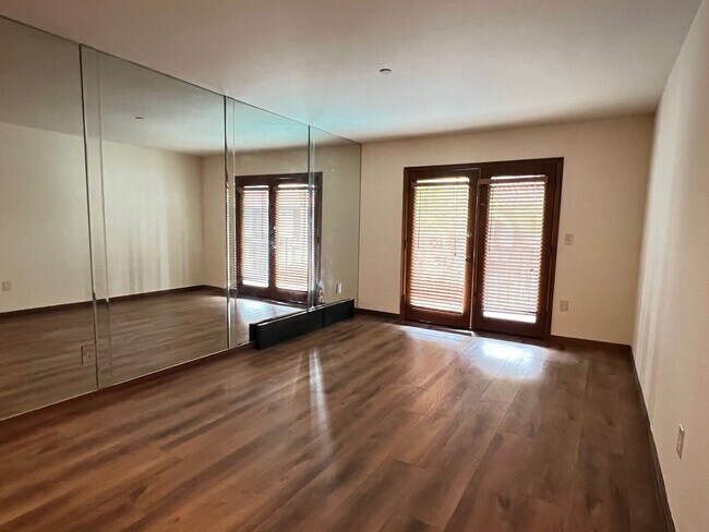 Building Photo - Los Caballeros #312 - Leasing only