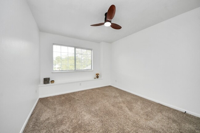 Building Photo - 322 Burris Park Dr