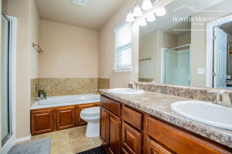 Building Photo - 1121 Apollo Dr