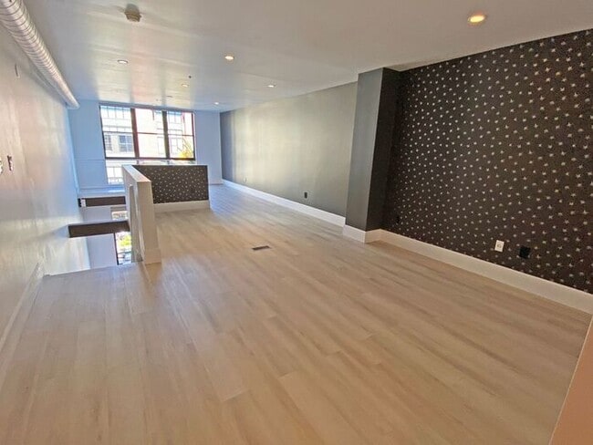 Building Photo - LUXURY Living at Santana Row! Private Cond...