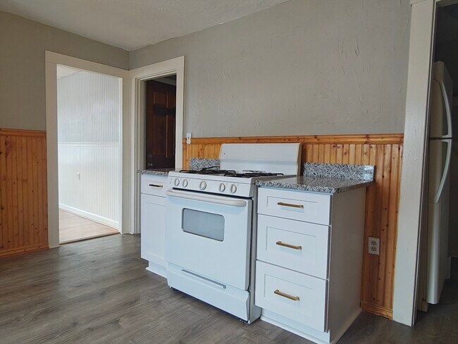 Building Photo - 7 Congress St