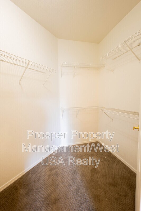 Building Photo - 15252 N 100th St