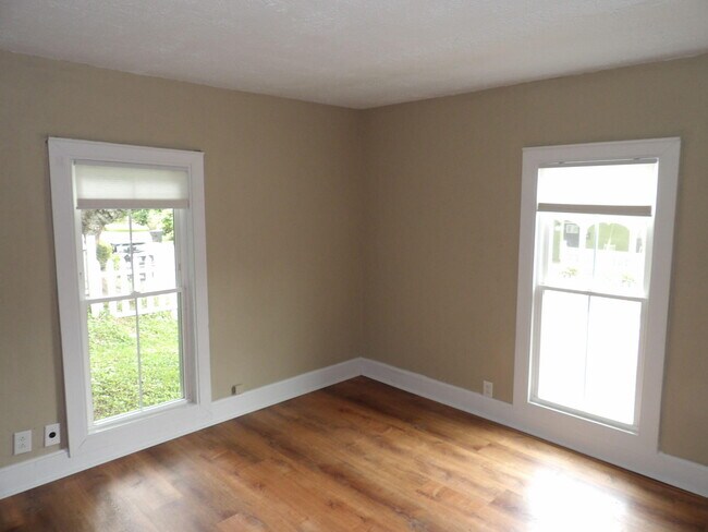 Building Photo - 611 Taylor Ave