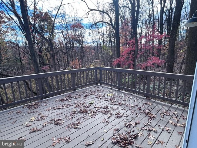 Building Photo - 132 Pinecrest Ln