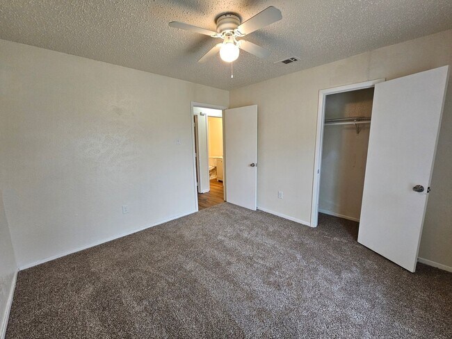 Building Photo - 110 Muleta Dr