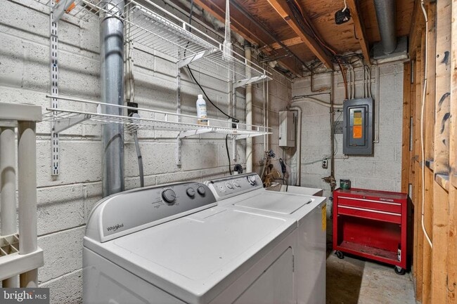 Building Photo - 9333 Pan Ridge Rd