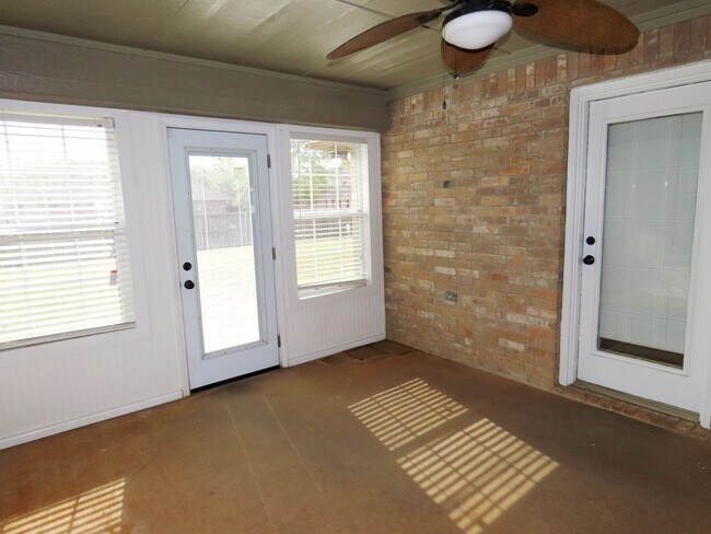 Building Photo - Gated Community in Whitehouse! Gorgeous 3 Bedroom, 2 Bath Home